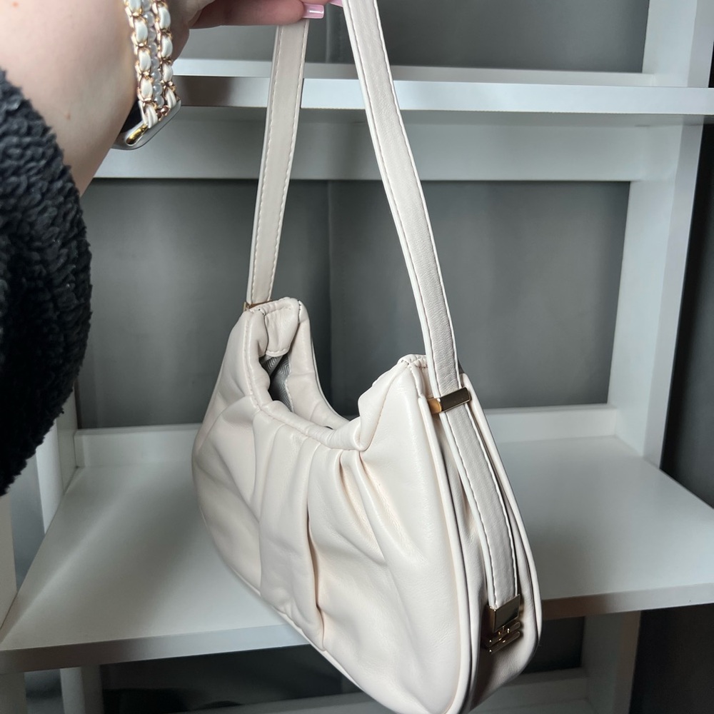 Elegant Cream Shoulder Bag